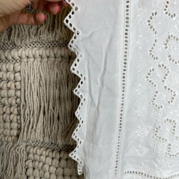 Bass White Embroidered Scalloped Top - Picture 5 of 5
